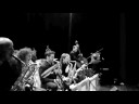 barcelona jazz orquestra 
dani alonso trombon y direccio
saxos
victor de diego 
guim garcia
pep pascual 
xavier figuerola 
joan chamorro 

trompetes: 
iv� oll� 
dennis hern�ndez 
roqui albero 
juan de diego. 

trombons: 
jordi gim�nez 
josep tutusaus
sergi verg�s. 

piano: ignaci terrassa
contrabaix: manel �lvarez 
bater�a: jean pierre derouard 
ripollet noviembre 2008