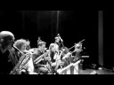 barcelona jazz orquestra 
dani alonso trombon y direccio
saxos
victor de diego 
guim garcia
pep pascual 
xavier figuerola 
joan chamorro 

trompetes: 
iv� oll� 
dennis hern�ndez 
roqui albero 
juan de diego. 

trombons: 
jordi gim�nez 
josep tutusaus
sergi verg�s. 

piano: ignaci terrassa
contrabaix: manel �lvarez 
bater�a: jean pierre derouard 
ripollet noviembre 2008