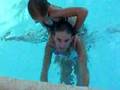 todos en la piscina