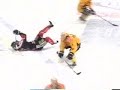 Antti Hulkkonen taklaa Tuomas Pihlmania Antti Hulkkonen taklaa Tuomas Pihlmania