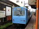 近鉄内部線 赤堀駅を出発する様子