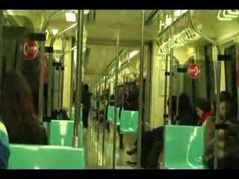 行駛中的台北捷運列車