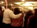 mostrando tetas en una fiesta