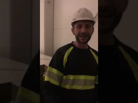 Gość na budowie rozwalił system. Zagiąłby niejednego rapera