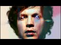 Bekijk muziek clip van Beck met Round The Bend