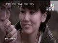 難分難解 - 鄧健泓曲：鄧健泓詞：蔡志浩編曲：蔡志浩，BC監製：蔡志浩，BC，鄧健泓聽著往日舊情歌重遊陳舊咖啡座 彷如最初可惜舊店情懷雖不錯然而人物早己換過 方感到特別生疏回憶當年 最愉快那春天櫻花下說出愛你一世未變諾言心裡仍懷緬 多感人場面在昨日約會過的法式餐店深夜鐵路在搖晃呆呆凝望著窗外 星在發光星光下那夜曾經親我陳年歷史早己略過 恨我活於當初回憶當年 抱著你過冬天紛飛大雪中與你相約下個十年心裡仍懷緬 多感人場面逝去舊片段再度呈現重返當年 八月遊過海邊於海浪裡輕吻你的髮尖沙壘能重建 碧海和藍天也未變遷 昨日身影不見明白我應該拋底思念 回憶卻未擱淺離開多年 也沒法 看開點回憶不變 吻著你的照片假想著會跟你有新進展温馨情人節 初吻時場面每日上演 但是總看不厭留戀多年 哪日才到終點