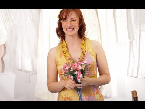 how to budget flowers in a wedding