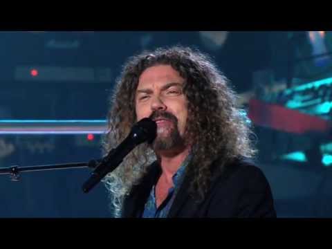 Mitchell - Mitchell Anderson and Steve Clisby bring down the house when they take to their pianos and sing 'Walking In Memphis' by Mark Cohn. See more at www.thevoice.c...