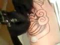 Sun tattoo : Tatouage au molet Tiki ( 2nde partie )