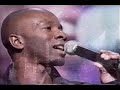 Robson Nascimento canta 