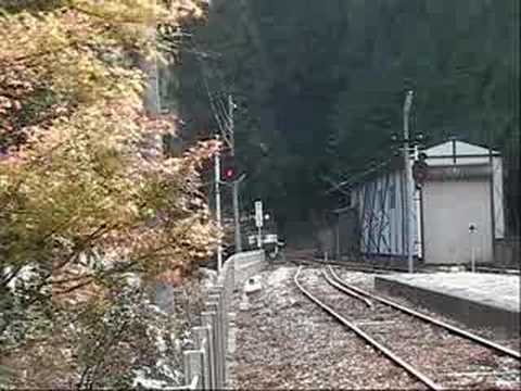 紅葉の接岨峡温泉駅