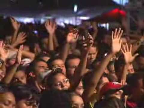 DVD - O primeiro show de Adoração e Vida e o Melhor show deles vale apena assistir.
