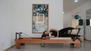 Variação do Footwork em Decúbito Lateral no Reformer