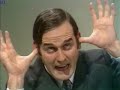 Monty Python - Job Interview (Portuguese Subtitles) Monty Python - Job Interview (Portuguese Subtitles)