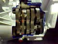 Aspiranti ingegneri che si divertono col cambio per moto della BMW!!!!