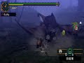 d.hatena.ne.jp 流石に1死は予定外でした（´・ω・`） ハンマーでの戦法ですがゲリョスがこちらに振り向いた時に溜め3スタンプが頭に入るように攻撃。 パニック走り攻撃をする時、必ず各エリアの指定の位置まで飛行して、着地してから行う。 着地に合わせて溜め3スタンプか、着地後の振り向き時に溜め3スタンプを頭に。 尻尾回転時、1回の回転で約180℃反回転するが、頭の来る位置を予測して溜め3スタンプ。 怒り突入時のバタバタ中に頭を縦3（当て難いが） 死んだ振り発動を確認後、頭に溜め3スタンプ（咆え＆動かなくなってから振り下ろす） 頭破壊後の閃光攻撃にて、毒ガス噴射が当たらない程度の距離で溜めを開始し毒ガス噴射後、頭を下げ始める少し前に近寄って、溜め3スタンプを頭に。 スタンしたら頭に縦3×2回。 適当に書き並べたような感じになってるが、基本的にこれでいい。 下手に溜め2や縦攻撃を行ってると、怒り時の猛毒吐きの直撃を受ける事もあるんで基本溜め3頭オンリーで、それ＋少し縦攻撃を加える程度の方が安定はすると思う。 攻撃後は必ずローリングなどを行って近～中の間程度の距離を保つようにする。 正確に言うと、尻尾回転に当たるかどうか程度の距離を維持かな。
