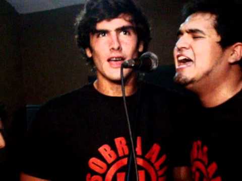 El volante de la 'U' Álvaro Ampuero mostró su faceta de cantante