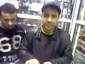 Abdelmoula speelt keyboard KORG PA 800