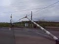 釧路市内の春採と知人の間を結ぶ北海道石炭販売輸送の貨物列車です。DLによるプッシュプル列車で、踏切の音でわかりにくいですが貨車は珍しい2両連接車になっています。最後の方、おまけで貨物列車の1時間くらい前に走っていた謎のバラスト輸送列車？も入れておきました。