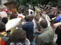 Flash mob pufos Bataie perne Piata Universitatii Mineriada