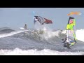 Bruno Sroka nous invite à découvrir la race en Kitesurf sur l'île de Maui, Windsurf extrême dans les vagues de Klitmoller sur l'étape de la PWA au Danemark, et le surf trip Coral Guard à Tahiti pour protéger le corail.