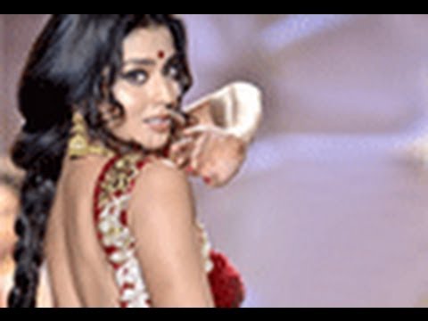 bollywood fashion shows - Bollywood Actresses Kajol, Celina Jaitly, Tanisha walk the Ramp - Swarovski Gems Event. Bollywood stars Kajol, Celina Jaitly, Tanisha Mukherjee and others wa...