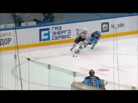 Skvorcovs skates through Sibir's whole line