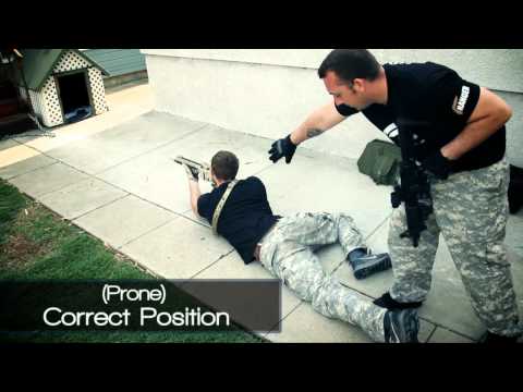 how to properly hold a handgun