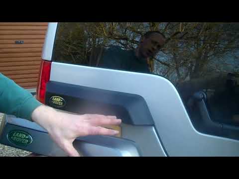 How to change rear door light housing on Land Rover Discovery