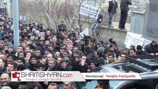 Հազարավոր քաղաքացիներ հավաքվել են Գագիկ Ծառուկյանի տան մոտ և պահանջում են նրա վերադարձը (տեսանյութ) 