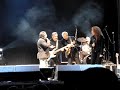 AlBano simpatico con il pubblico e con la sua band