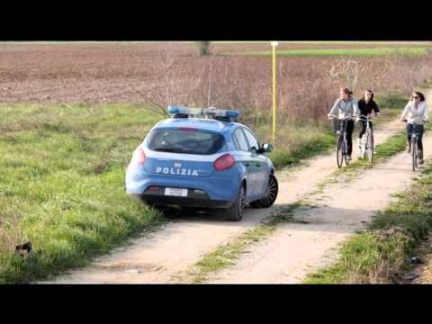 Udine - Il servizio di TeleFriuli (www.telefriuli.it) nel quartiere dove viveva Mirco Sacher, ucciso da due 15enni. Le ragazze hanno raccontato di aver reagito a un ...
