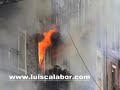 EXPECTACULAR INCENDIO CON RESCATE DE PERSONAS.