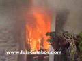 EXPECTACULAR INCENDIO CON RESCATE DE PERSONAS.