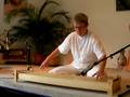 Omkari spielt Monochord