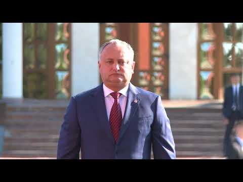 Președintele țării a depus flori la Complexul Memorial “Eternitate” și Complexul Memorial „Capul de Pod Şerpeni”