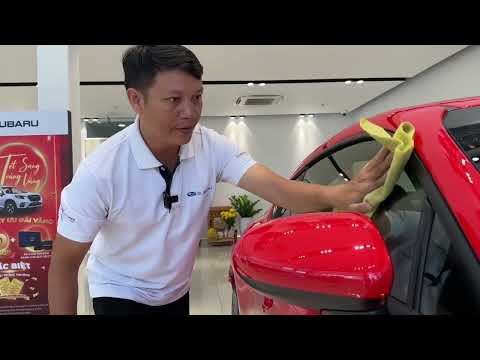 Vệ sinh xe trưng bày tại Showroom đúng cách, giúp bề mặt sơn không bị trầy xước|QuangCar