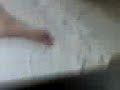 Tutto ubriaco sveglio la gente con accendino e axe Tutto ubriaco sveglio la gente con accendino e axe