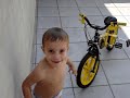 Lucas Tomando banho gelado
