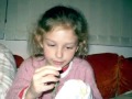 Netinha bordando