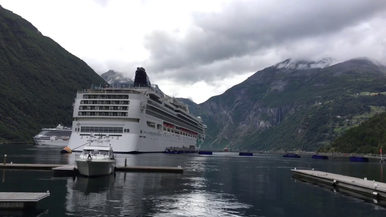 Coming and going on Geirangerfjord. Hyperlapse on iPhone SE