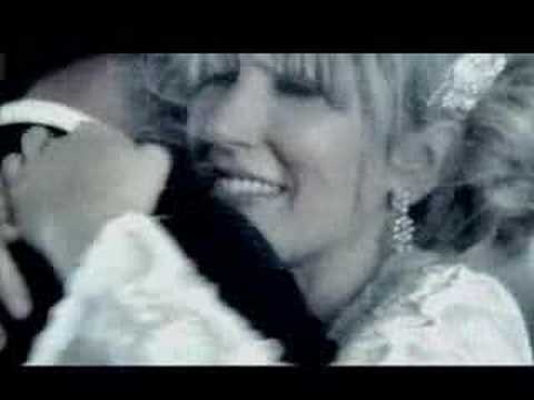 Hande Yener - Acı veriyor