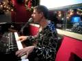 videos de I Saw Mommie Kissing Santa Claus