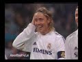 Guti pone el pase de tacón para que el mago zizou meta contra el sevilla..