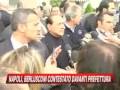 Berlusconi contestato a Napoli da un abruzzese si dà alla fuga