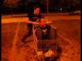 Bu konuda Alışveriş sepetleriyle yaptığımız akrobasi hareketlerini göre bilirsiniz.Alışveriş sepetiyle yaptığımız bir kaç videomuz olduğu için tek baslıkta acalım dedik.Önce murat sepet arabasında bir caner döndürüyor murat'ıbir mert.Sonra bakıyorlarki dönmekten birşey olmuyor en iyisi son gaz calılıklara doğru murat arabanın inçinde koşturmaya başlıyorlar sonrası malum. Not Çalıklara düşme anı tam net gözükmüyor.Muratın üstündeki t-shirt siyah olduğu için ama arabanın duruşundan anlaya bilirisiniz