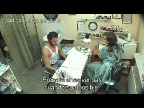 Wolverine Haciéndose un Manicure