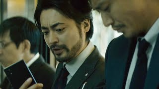 スマホ画面が読めない山田孝之は早くも老眼!?／スマートフォンarrows NX web動画