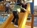 LOLA SUBIENDO SOLA AL TOBOG�N : 25Octubre2008