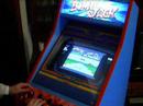 m�quina recreativa multijuegos decorada con los motivos cl�sicos arcade 
